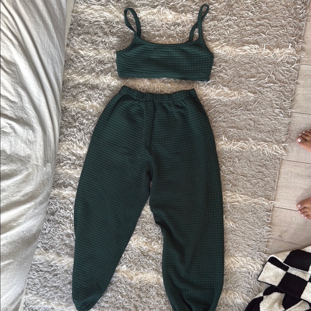 Princess Polly Green Cozy Set for Relaxation